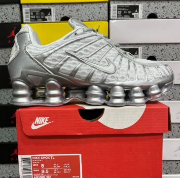 NIKE SHOX